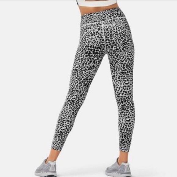 Outdoor Voices Snow Leopard Flex 7/8 Legging - Picture 4 of 9